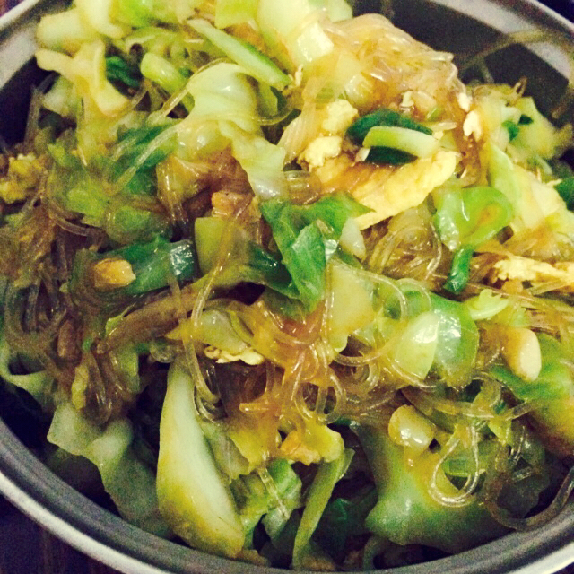 包菜粉丝炒鸡蛋