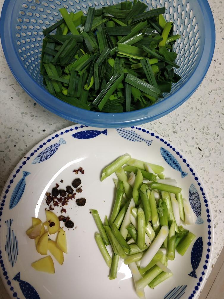 蒜苗回鍋肉——經(jīng)典川菜的做法 步驟1