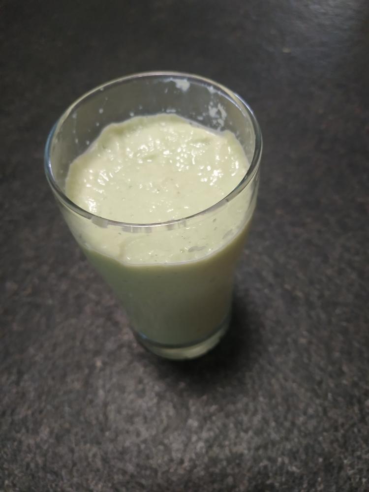 健康好喝的牛油果奶昔
