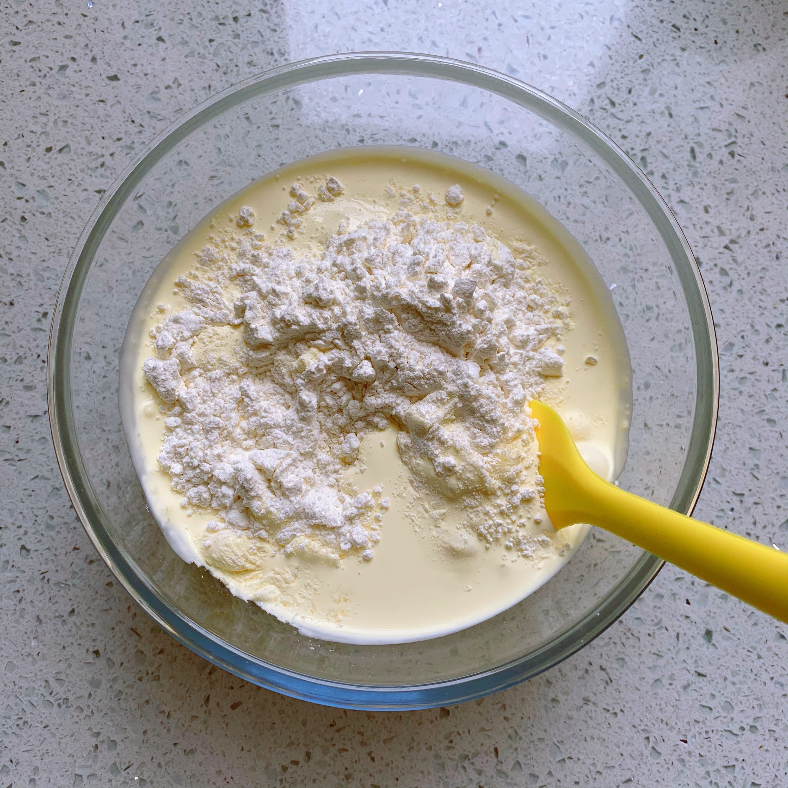✅分分钟被秒完‼️淡奶油版咸蛋黄肉松司康❗️的做法 步骤3