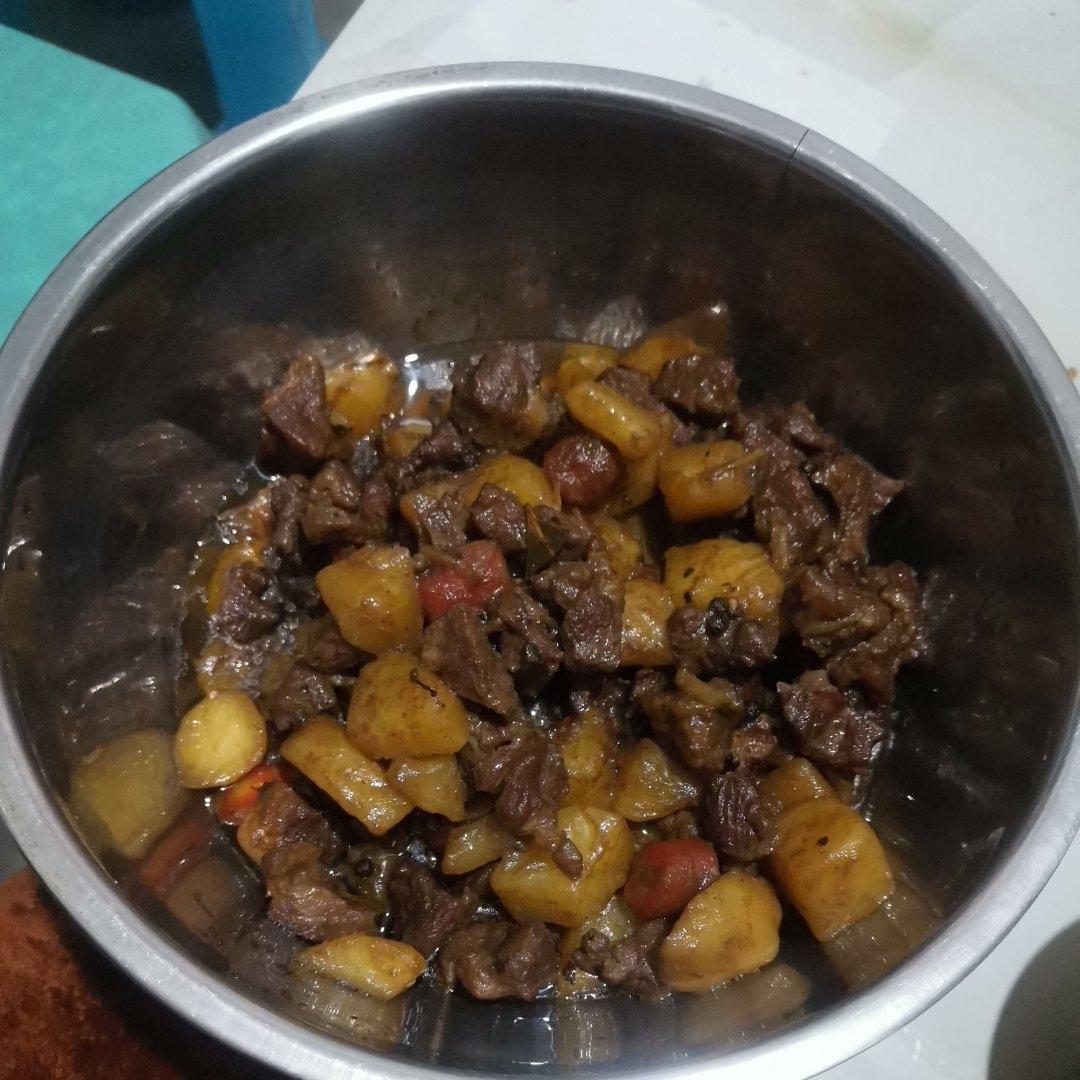 红烧牛肉土豆 （独家秘制）