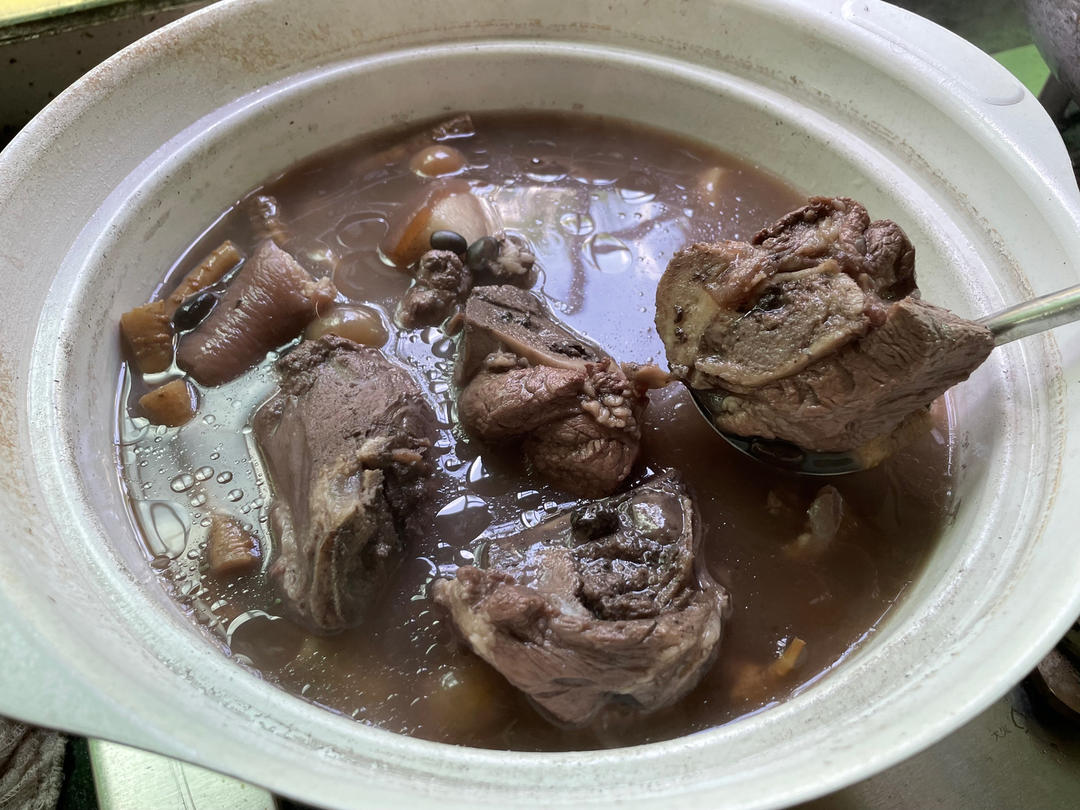 黑豆猪尾补肾汤