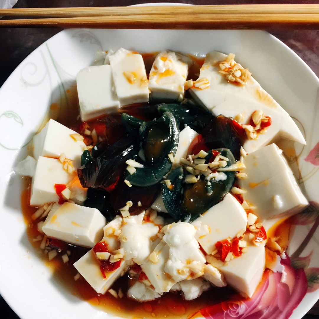 凉拌皮蛋豆腐