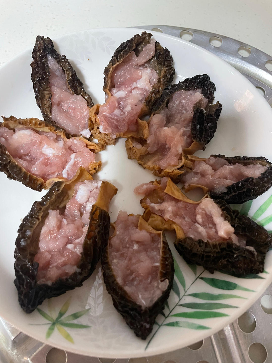 鲜甜的肉酿羊肚菌