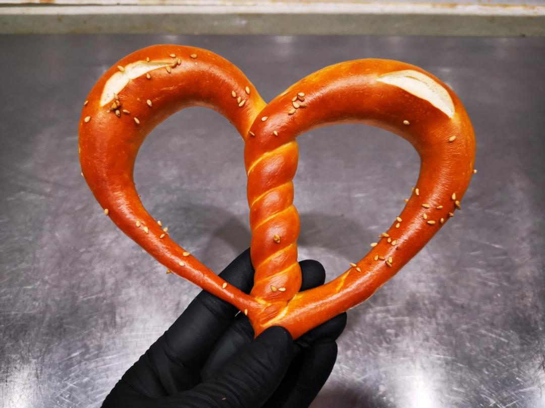 爱心德式碱水结❤️做个面包都是爱你的形状
