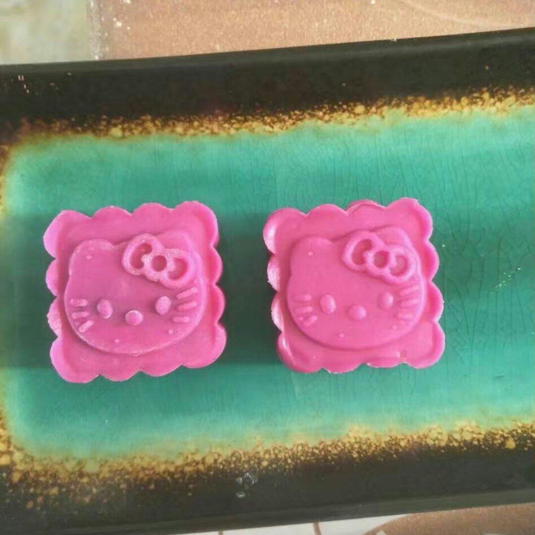 火龙果冰皮月饼