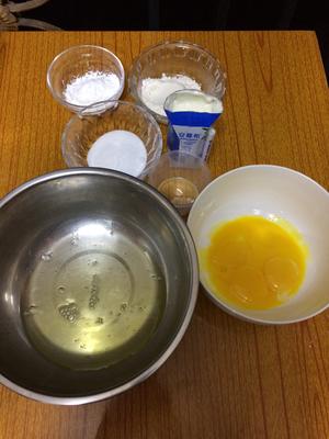 8寸酸奶蛋糕（水浴法）的做法 步骤1