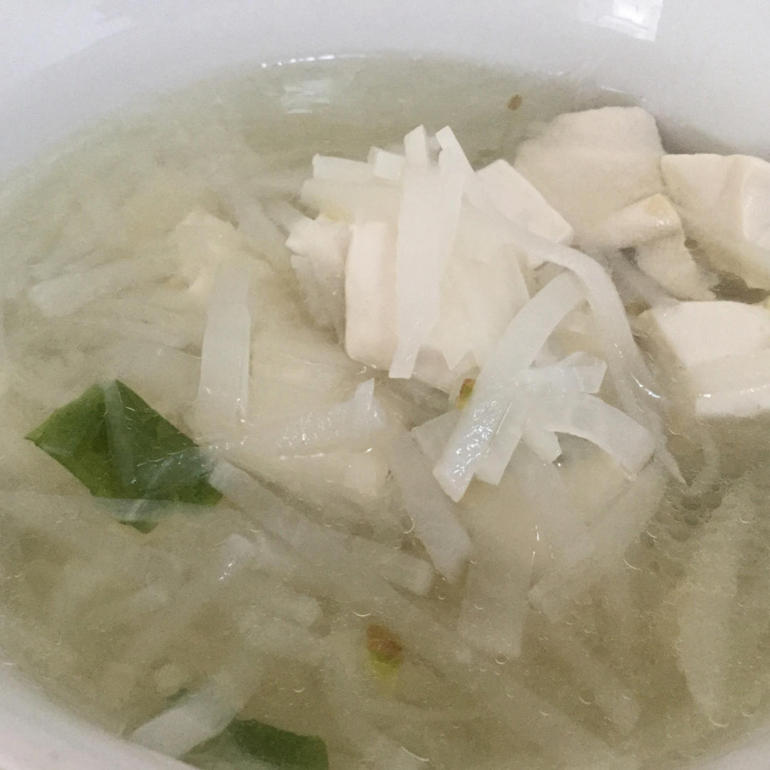 白萝卜豆腐汤