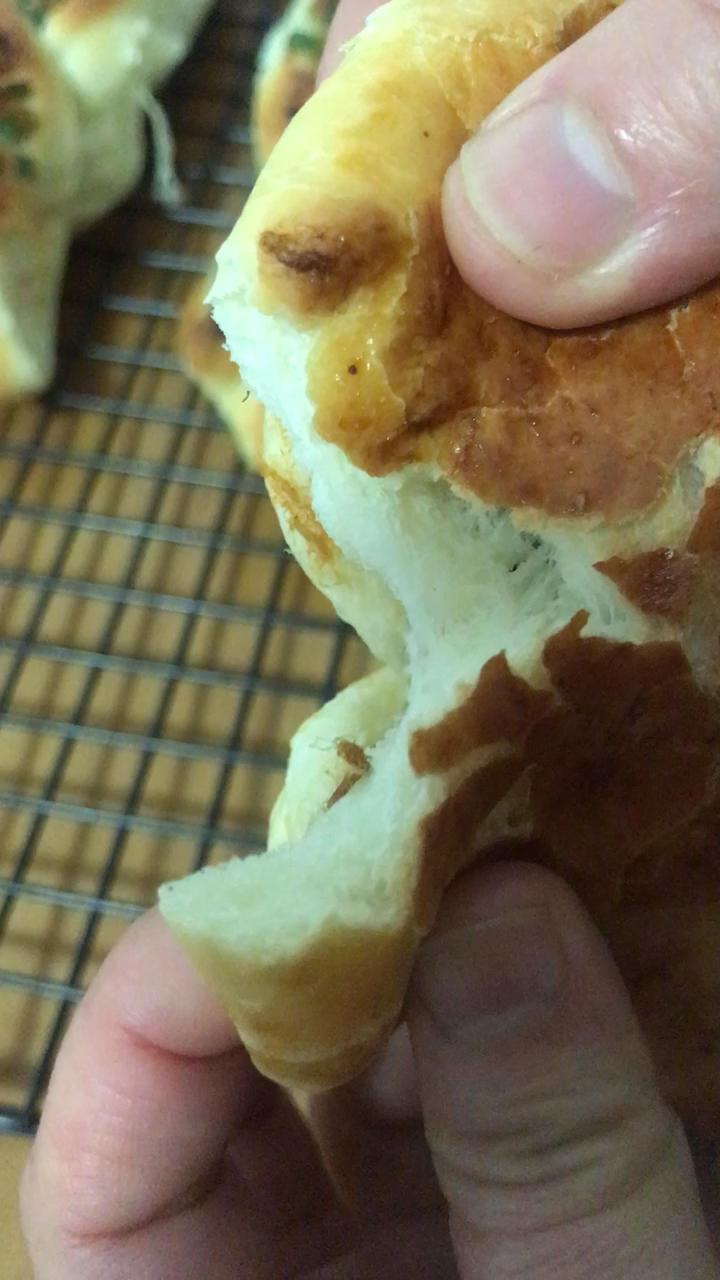 香葱肉松手撕面包_消耗沙拉酱