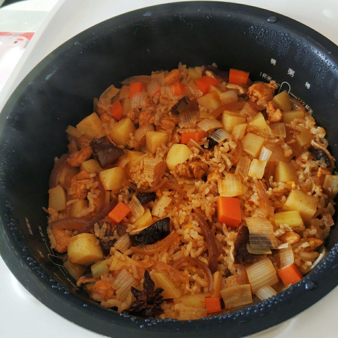 香菇鸡肉焖饭-肉香十足，好吃不累~