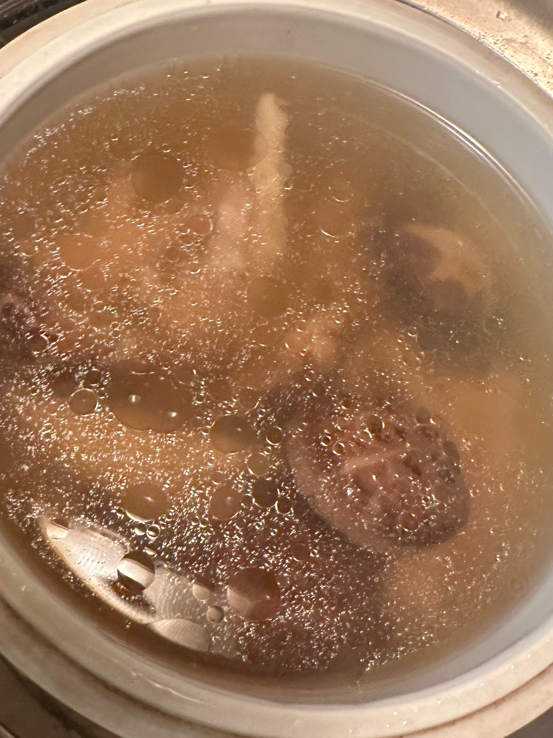 螺头冬菇鸡脚汤的做法