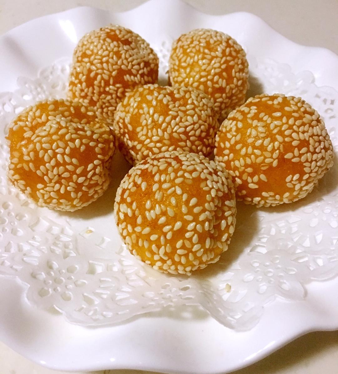 一个讲究的吃货做的黄金球之一(南瓜芝麻球)