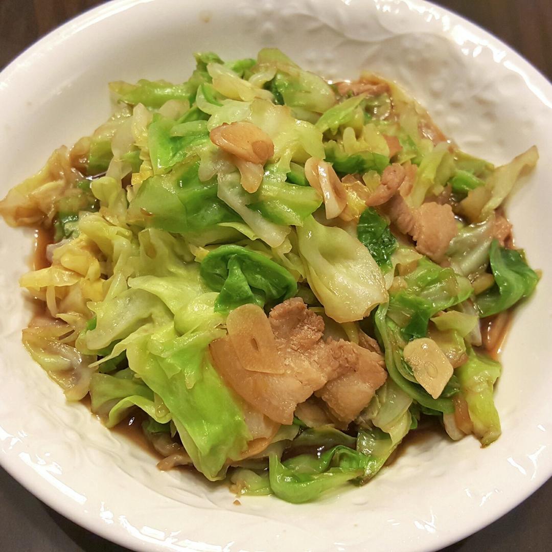 胖妞楠楠做的五花肉炒手撕包菜