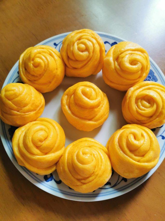 可以给宝宝当辅食的单纯版南瓜馒头，含玫瑰花、刺猬、南瓜造型馒头做法