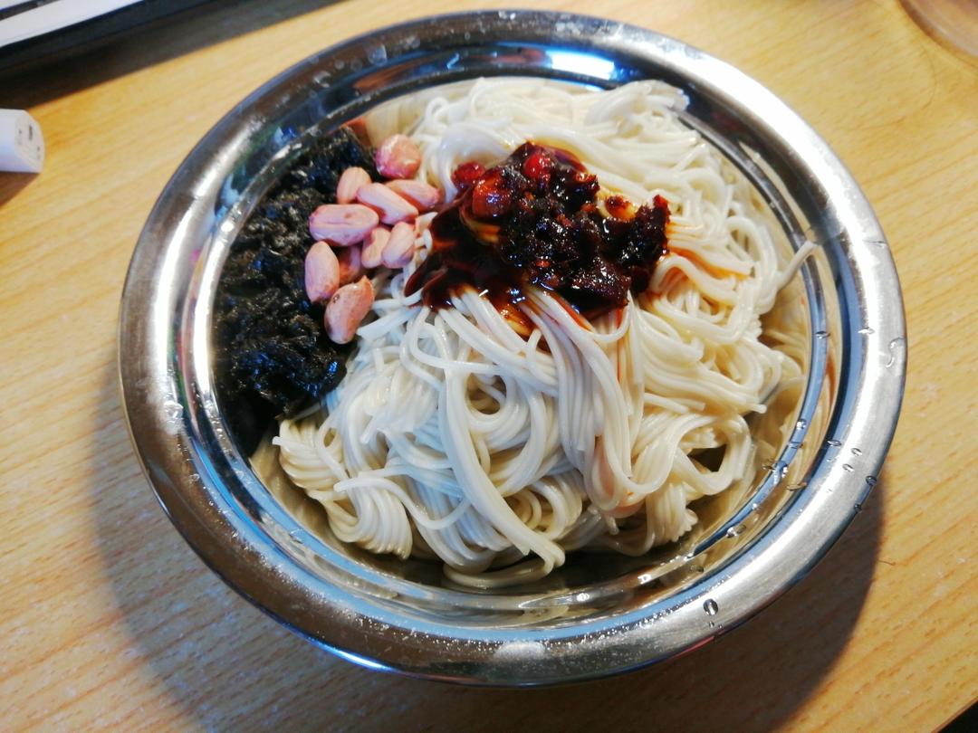 寝室快手拌挂面的做法