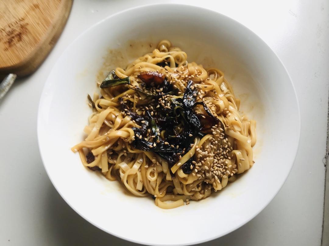 10分钟搞定的一碗葱油拌面