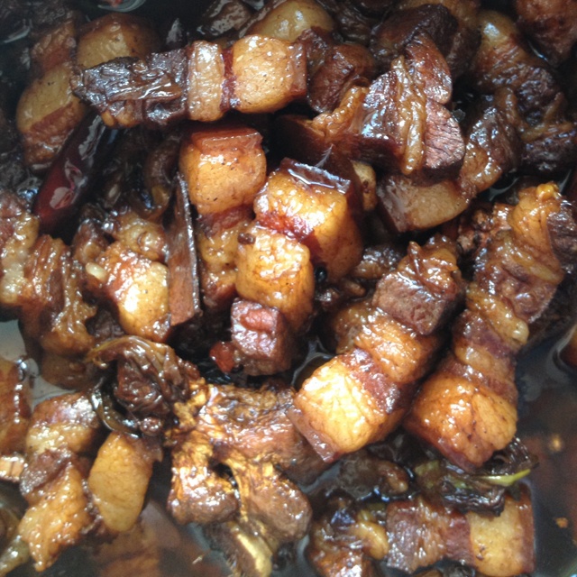 吃着碗里望着锅里的红烧肉