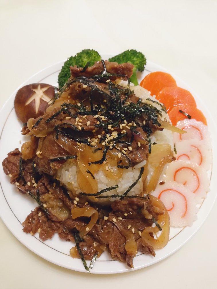 小厨小厨厨厨做的日式照烧牛肉饭