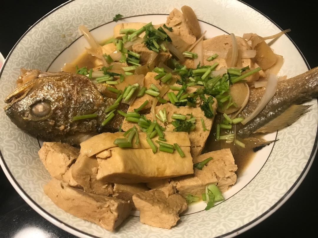 红烧黄鱼—鱼皮不破的小窍门