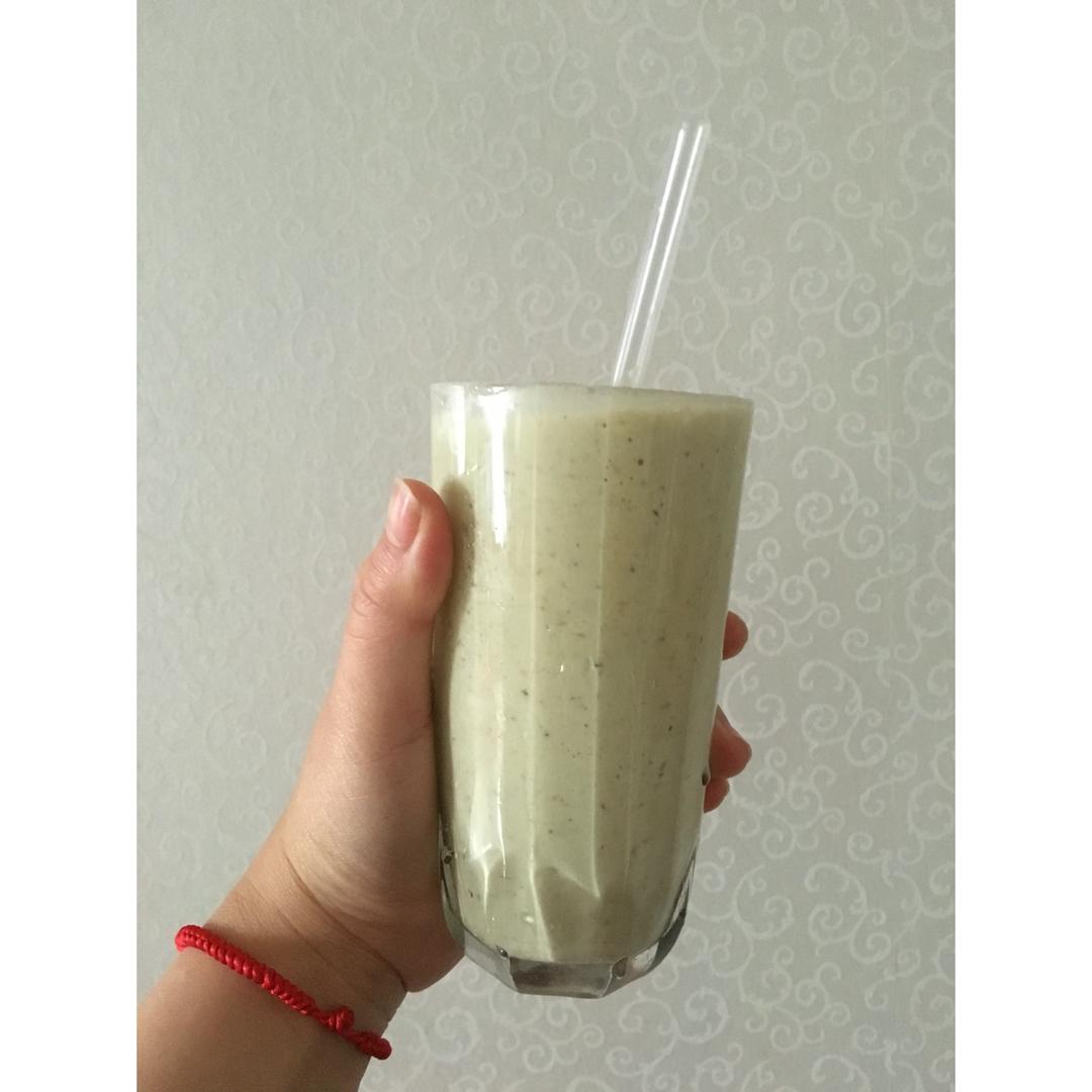 牛油果香蕉奶昔