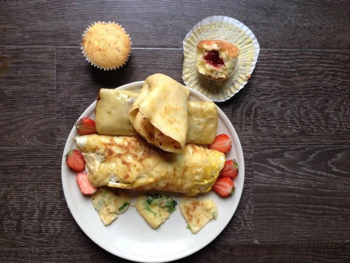 早餐---煎饼果子(自制薄脆)+草莓爆浆玛芬的做法
