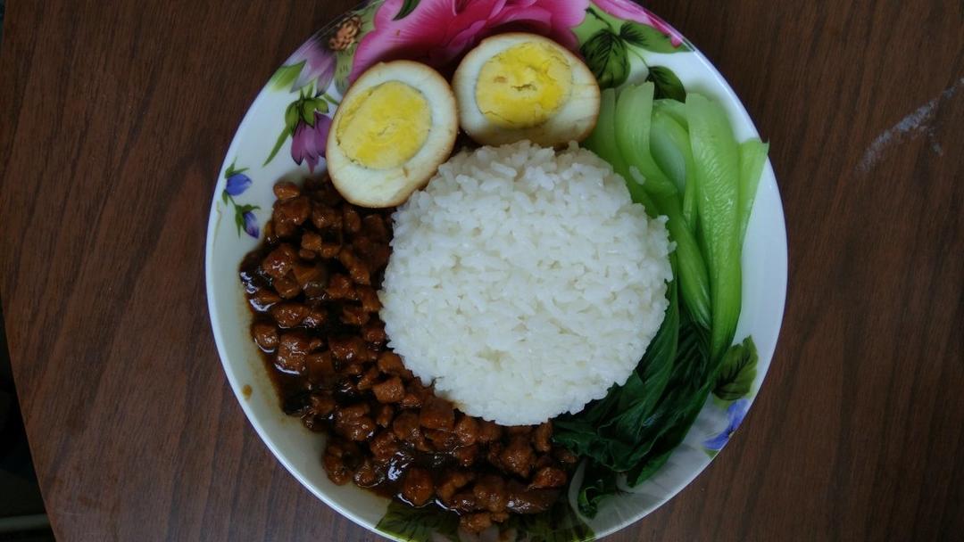 洋葱酥卤肉饭