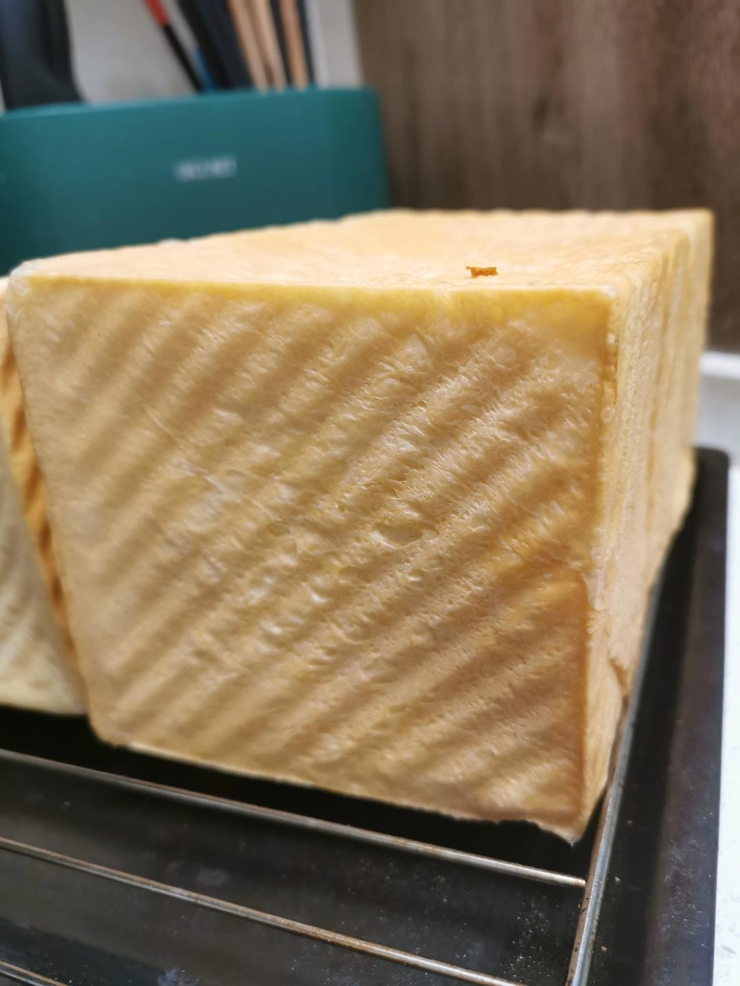奶香纯粹的重料淡奶油吐司