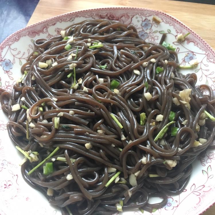 凉拌蕨根粉