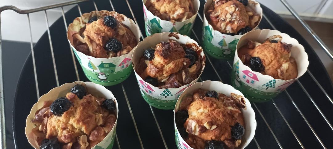 简简单单的香蕉核桃蛋糕（很香很香的咧）