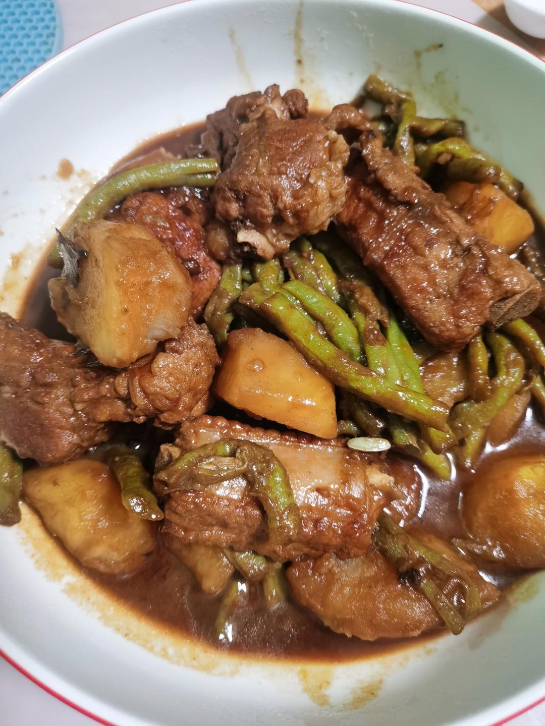 红烧排骨炖豆角土豆