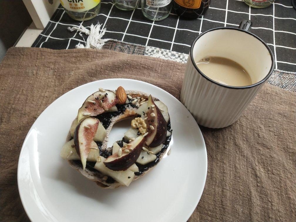 超随意的开放式三明治以及贝果三明治