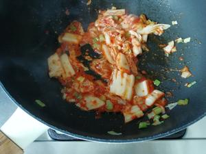 辣白菜芝士焗饭的做法 步骤3