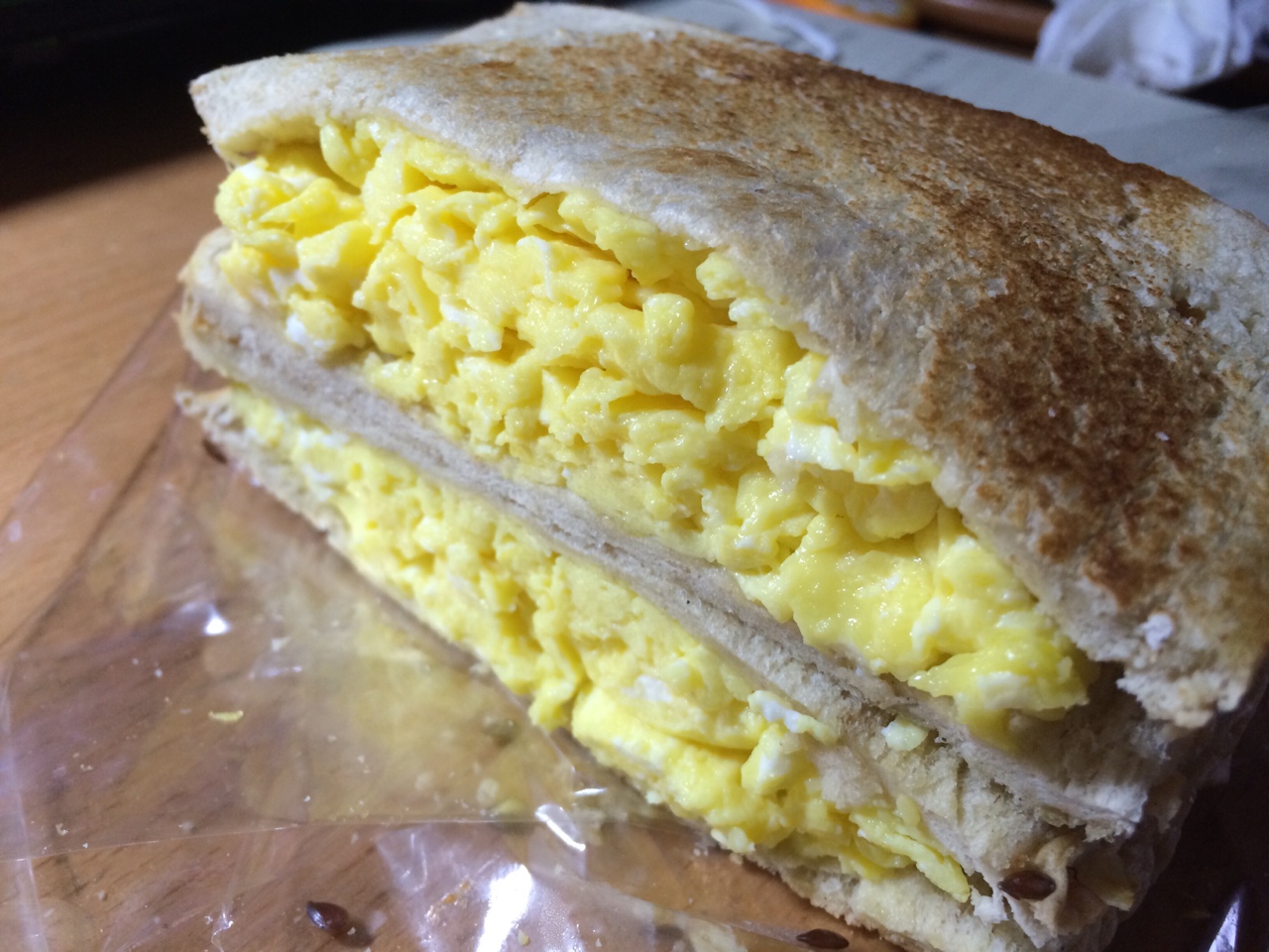 【在宿舍做菜～】简单鸡蛋三明治的做法