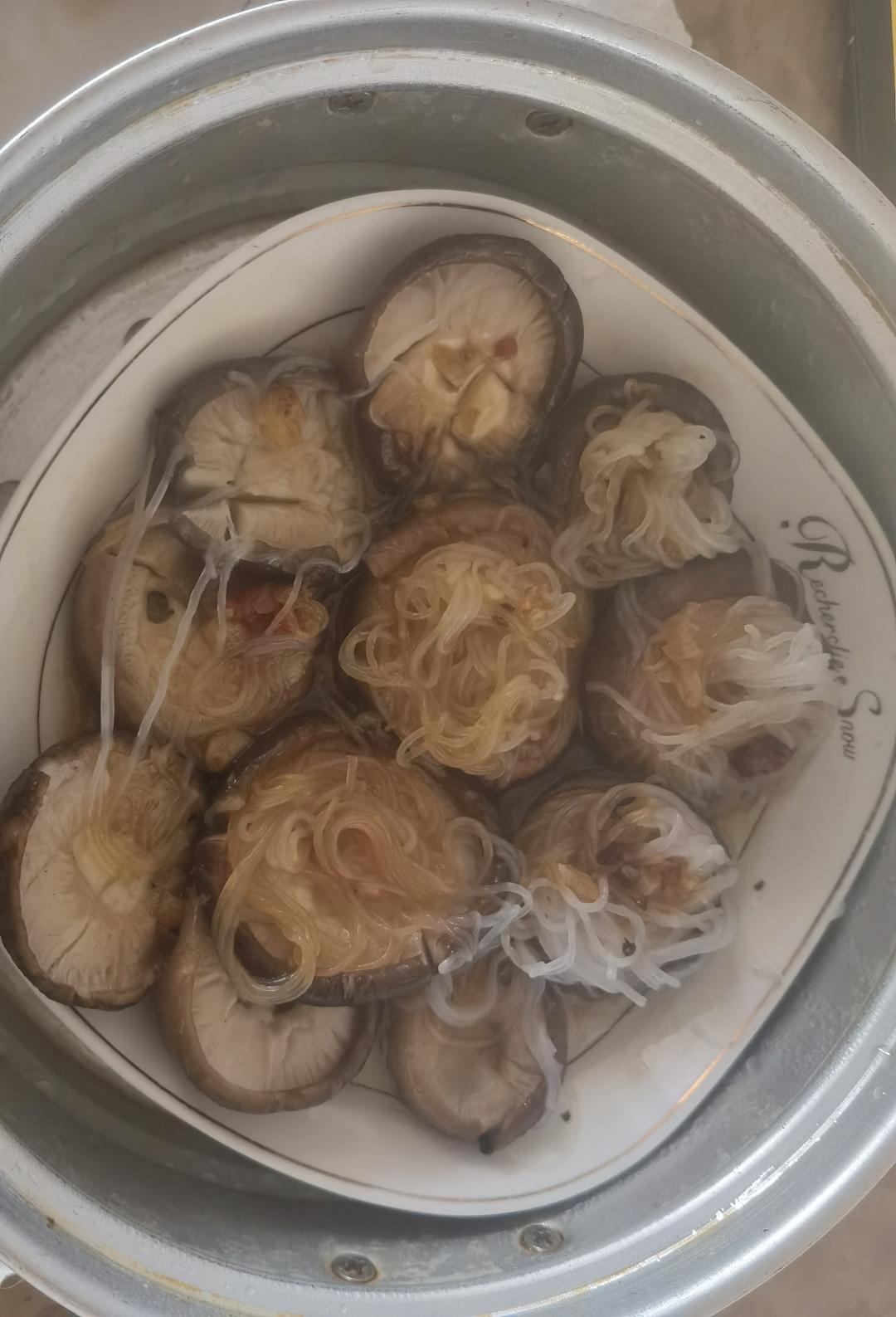简单好吃的  蒜蓉粉丝蒸香菇