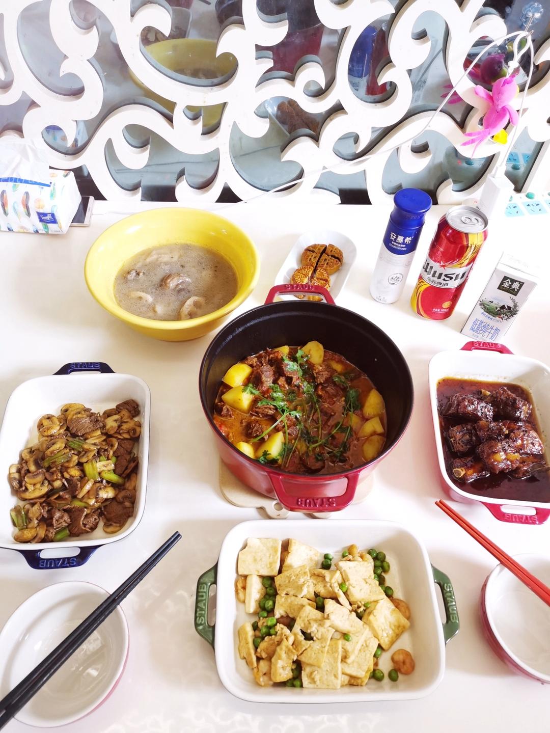 番茄炖带骨牛腩—Staub珐琅铸铁锅