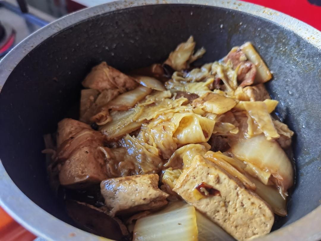 五花肉豆腐炖白菜
