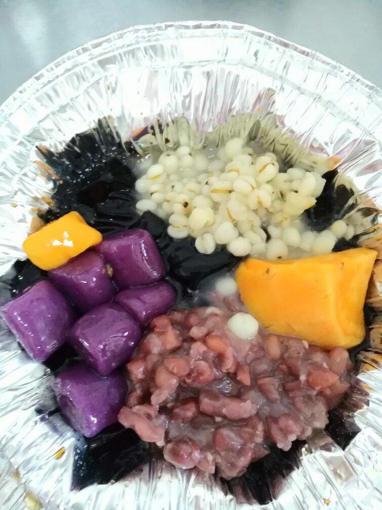 自制鲜芋仙芋圆（另附: 蜜红豆和仙草冻的做法）