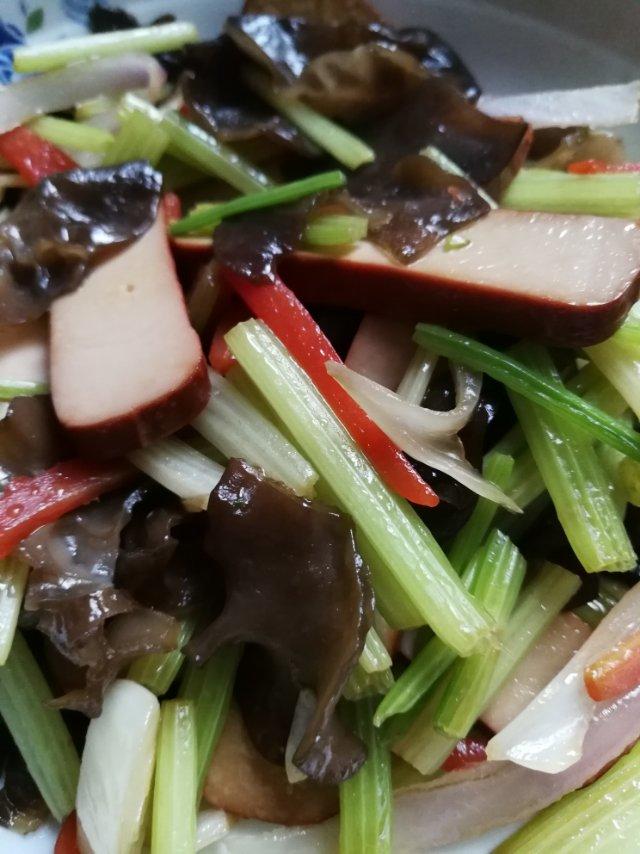 小芹菜炒香干