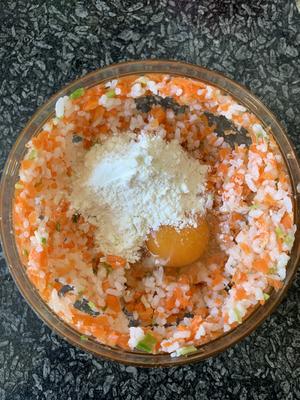 鳕鱼蔬菜米饭肠（8m手指食物）的做法 步骤3