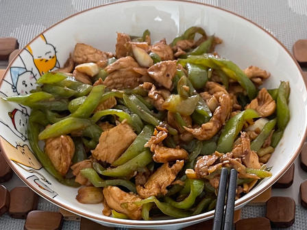 巨好吃的青椒炒鸡胸肉丝，超下饭