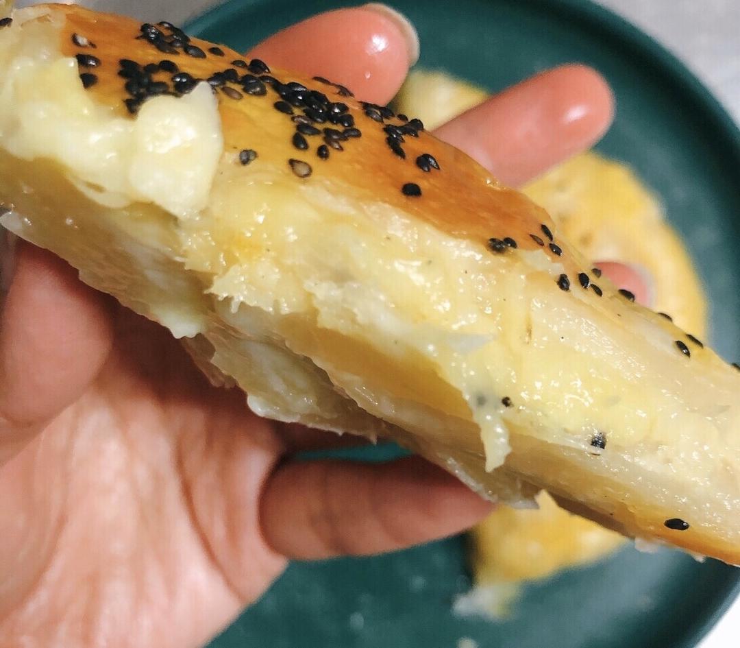 手抓饼版酥皮榴莲芝士饼的做法