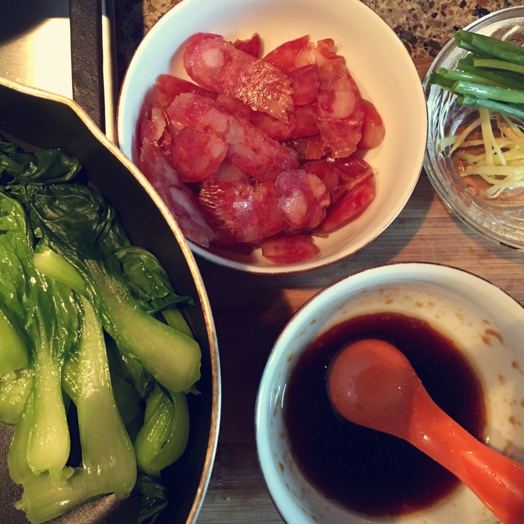 广式腊味煲仔饭