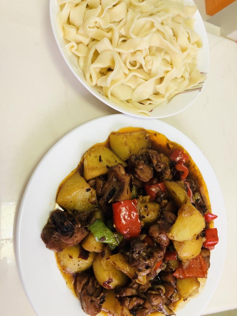 家常大盘鸡加手擀宽面