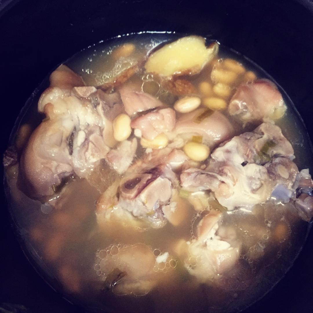 黄豆猪脚汤