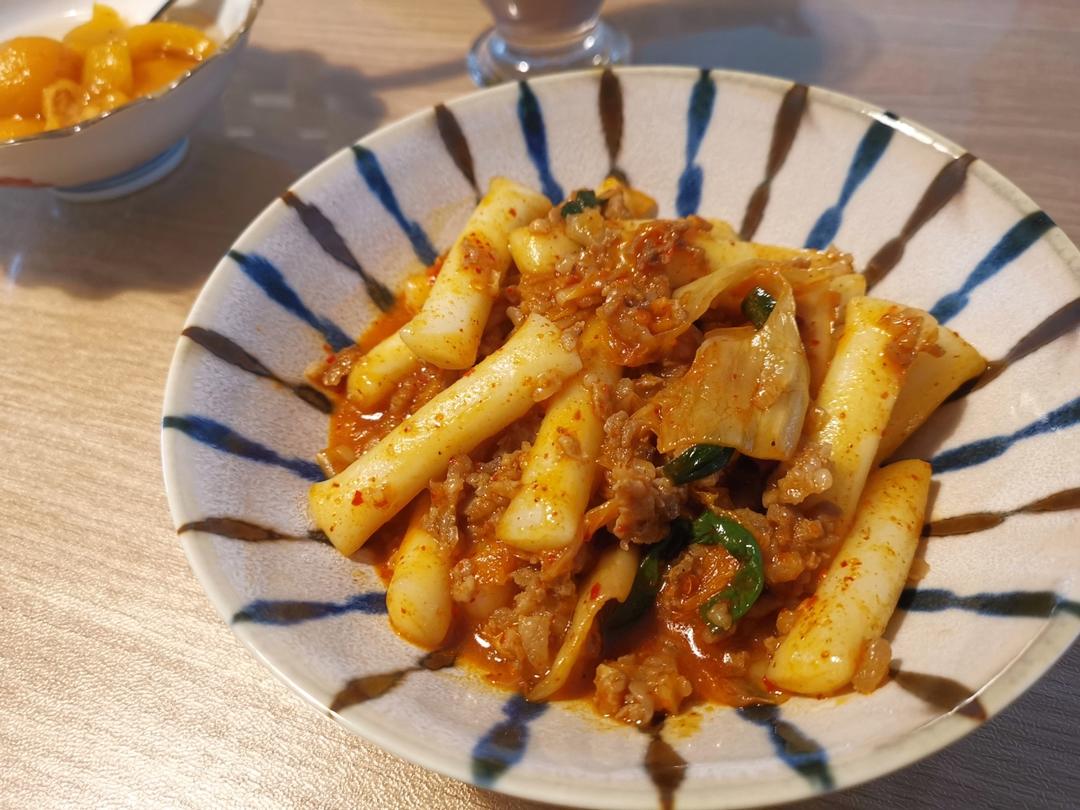 泡菜炒年糕