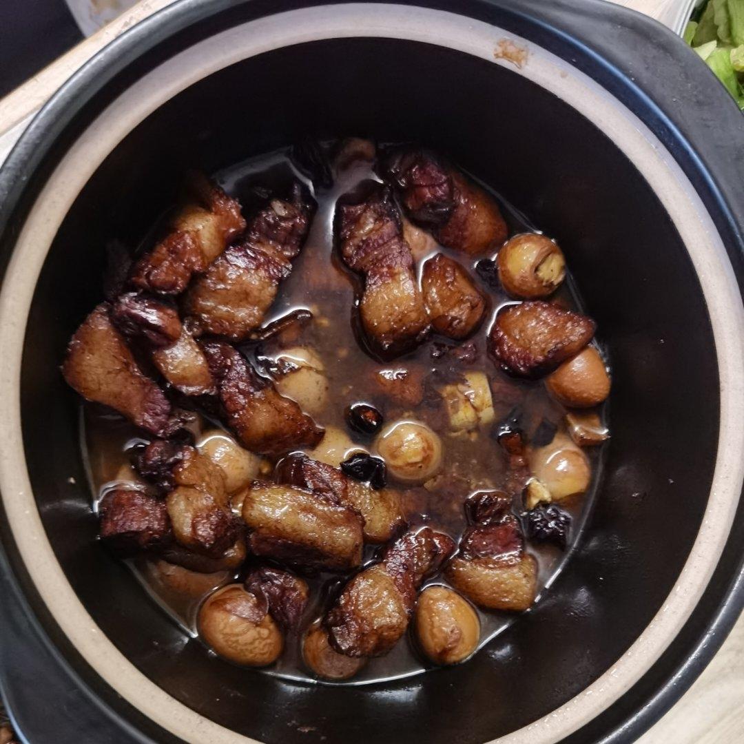 五花肉烧鹌鹑蛋