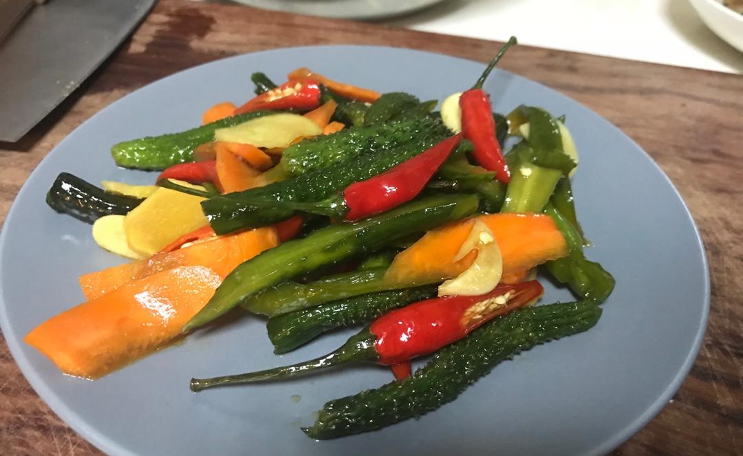 妈妈的腌黄瓜辣椒