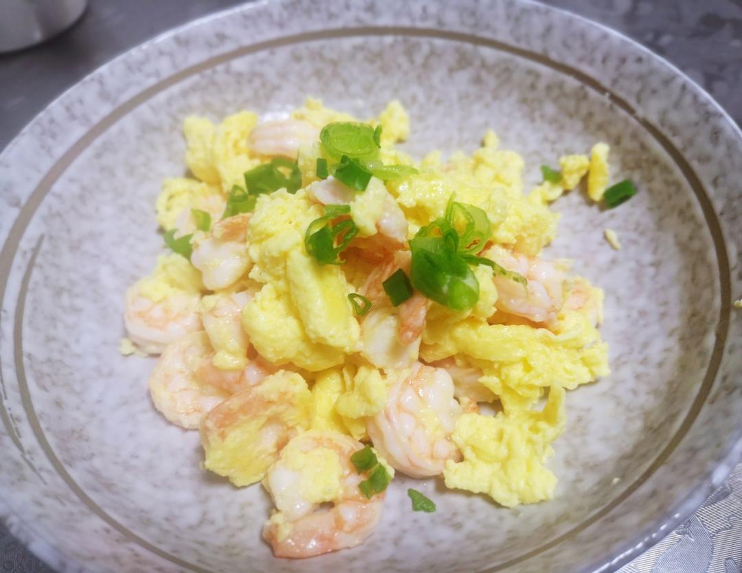 厨师长教你：“虾仁滑蛋”的家常做法，充满嫩滑饱满的口感