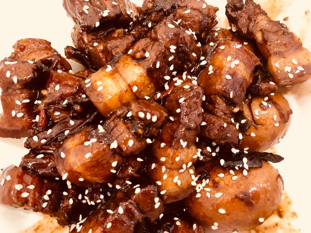 吃着碗里望着锅里的红烧肉