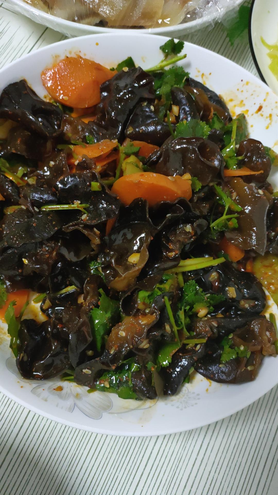 凉拌（腐竹木耳黄瓜）